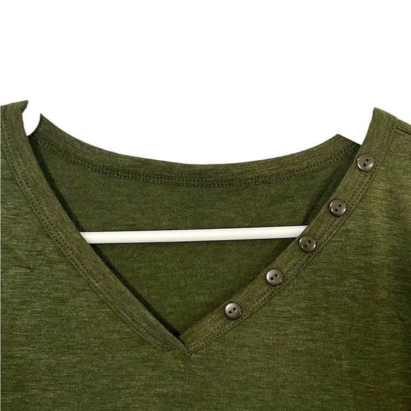 Short Sleeve Top Women’s V-Neck Button Accents Army Green Top NWOT - Picture 3 of 3